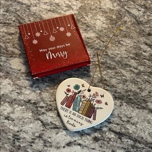 ☃️$5☃️ Heart Shaped Book Lover's Ornament NIB